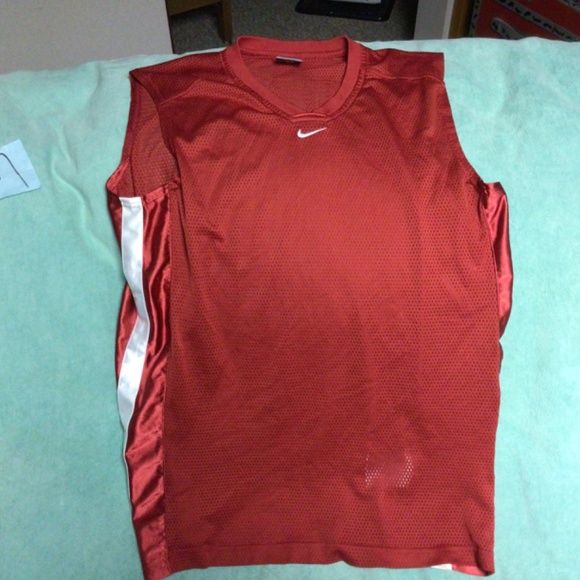 2 NIKE shirts - Picture 2 of 3